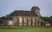 Het voormalige kerkgebouw in het Friese Vinkega, dat het afgelopen jaar met behulp van subsidie werd gerestaureerd. beeld Flickr/Remont Kaspers