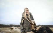 Herderin Christien Mouw (68): „Ik wil terug naar de schapen en weer samen met hen over het veld zwerven.” beeld Christien Mouw