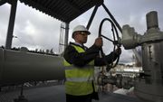 Een technicus werkt aan de aanleg van de Nord Stream 2, de gaspijpleiding die Rusland direct met Europa verbindt.  Beeld AFP, Olga Maltseva