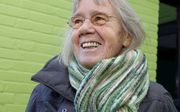 Ineke van Amersfoort (82) uit Den Helder strijdt voor het behoud van de felgroene kleur van haar huis. beeld Martijn Mooij