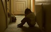 Bijna vier op de tien Nederlanders heeft weleens het vermoeden gehad dat een kind in zijn of haar omgeving mishandeld werd. beeld iStock