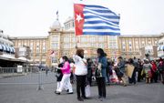 Westerse politici wilden Nederland steunen om Nieuw-Guinea uit handen van Soekarno te houden. Foto: een vrouw met de vlag van West Papua demonstreert voor het Kurhaus in 2016. beeld ANP, Bart Maat