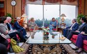 Koningin Máxima spreekt met de Pakistaanse premier Imran Khan. beeld ANP