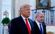 De Amerikaanse president Trump presenteerde dinsdag in aanwezigheid van de Israëlische premier Netanyahu zijn langverwachte vredesplan voor het Midden-Oosten. beeld EPA
