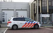 Hulpdiensten bij een pand aan de Bolstoen in Amsterdam. In de postkamer van het bedrijf is vermoedelijk een bombrief ontploft. beeld ANP, Sem van der Wal