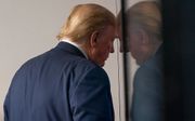 President Trump verlaat een briefing rond de coronacrisis in het Witte Huis. beeld EPA, Chris Kleponis