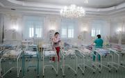 Baby's uit draagmoeders in Kiev. beeld EPA, SERGEY DOLZHENKO