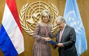 Koning Máxima overhandigt haar jaarverslag aan secretaris-generaal António Guterres van de VN. beeld ANP