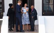 Harry en Meghan namen hun zoontje mee naar hun ontmoeting met aartsbisschop Desmond Tutu in Kaapstad. beeld EPA