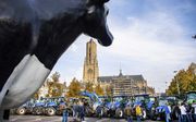 Boeren demonstreren bij het provinciehuis van Gelderland. Belangenbehartiger LTO Noord riep op tot de actie en eist een opschorting van de beleidsregels rond stikstof. beeld ANP