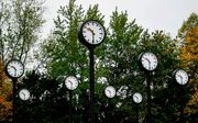 Klokken in Düsseldorf als onderdeel van het kunstwerk ”tijdveld" van de Duitse kunstenaar Klaus Rinke. beeld AFP, Ina FASSBENDER