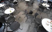 Ravage in een restaurant in Wenen, na de aanslagen van maandag. beeld AFP, Alex Halada