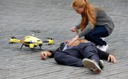 Een drone die een defibrillator naar iemand met een hartstilstand brengt, is veel sneller ter plekke dan de traditionele hulpdiensten, zoals een ambulance. beeld ANP