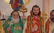 Aartsbisschop Polycarpus (tweede van rechts) schreef zaterdag een brief met de mededeling dat de drie Syrisch-orthodoxe kerken in Enschede twee weken dichtblijven, in verband met vier gevallen van corona in de gemeenschap. beeld ANP