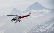 Een helikopter in een Zwitsers skigebied. beeld AFP