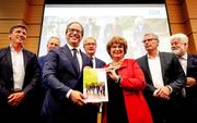 Presentatie van het pensioenakkoord in juni 2019 door minister Wouter Koolmees van Sociale Zaken en Werkgelegenheid (l.) en SER-voorzitter Mariëtte Hamer. beeld ANP, Robin van Lonkhuijsen