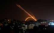 Raketten vanuit de Gazastrook richting Israel, in de nacht naar donderdag. beeld AFP