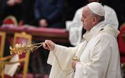 Paus Franciscus tijdens de nieuwsjaarsmis in de Sint-Pietersbasiliek in Vaticaanstad. beeld AFP