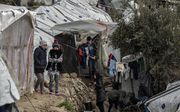 Kamp Moria op Lesbos. Hulpverleners die in het kamp werken, zijn zondag door actievoerders „belaagd.” beeld AFP, Aris  Messinis