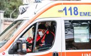 Een ambulance arriveert in het Spallanzani-ziekenhuis waar de twee Chinese toeristen die coronavirus hebben getest, in het ziekenhuis worden opgenomen, Rome, Italië, 31 januari 2020. Dit zijn de eerste twee geregistreerde gevallen in Italië. beeld EPA, Gi
