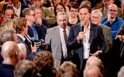 Premier Mark Rutte ging begin maart in gesprek met Zeeuwen over de kazerne. beeld ANP