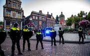 Demonstratie vrijdag bij standbeeld Coen in Hoorn. beeld ANP