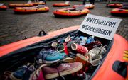 Een actie deze week met roeibootjes en kinderschoenen op het Plein voor het opnemen van vluchtelingenkinderen uit Griekse kampen in Nederland. beeld ANP