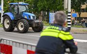Tractoren bij het politiebureau in Assen. beeld ANP