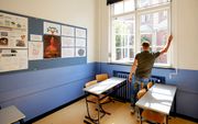 Een leraar van Atheneum College Hageveld in Heemstede. beeld ANP ROBIN VAN LONKHUIJSEN