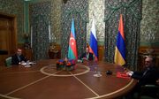 Lavrov met de ministers van Buitenlandse zaken van Armenie en Azerbeidzjan. beeld AFP