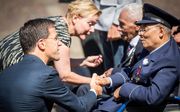 Minister-president Mark Rutte en minister van Defensie Ank Bijleveld tijdens de medailleceremonie op het Binnenhof met Veteranendag. beeld ANP