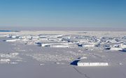 Tafelvormige ijsbergen in het noordelijke gedeelte van het Antarctisch Schiereiland. beeld EPA