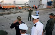 Het marineschip Los Frailes arriveert in Havana met hulpgoederen. beeld AFP