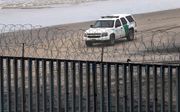 Amerikaanse grenswachters bij de grens met Mexico. beeld AFP