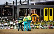 Ambulancemedewerkers herdenken het schietincident op het 24 Oktoberplein in Utrecht. beeld ANP