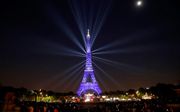 Een lichtshow op de Eiffeltoren in Parijs, Frankrijk. beeld EPA