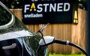 Een elektrische auto bij een snellaadstation van Fastned. beeld ANP