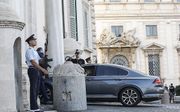 Conte komt bij het paleis aan om te overleggen met president Sergio Mattarela. beeld EPA