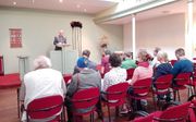 Bijeenkomst in evangelisatiepost ”Bij Simon de Looier” in Amsterdam. beeld Marja Liefting