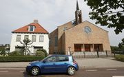 Kerkgebouw van de gereformeerde gemeente in Nederland te Opheusden (r.). beeld VidiPhoto