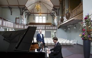 Directeur Nando Eskes (l.) en artistiek manager Jan Willem van Ree in de Edesche Concertzaal.             Beeld RD, Anton Dommerholt