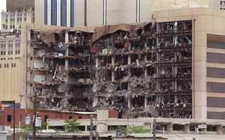 OKLAHOMA CITY. Beeld van de ravage als gevolg van een terreuraanslag in de Amerikaanse stad  Oklahoma City, op 19 april 1995. beeld AFP, Bob Daemmrich