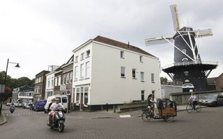 Molen De Kroon staat middenin de Arnhemse volkswijk Klarendal. beeld VidiPhoto