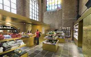 De winkel in de Nieuwe Kerk in Delft. beeld RD, Henk Visscher