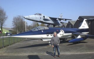 Piet Smedts heeft onder andere een Starfighter (voorgrond) en Jaguar te koop. beeld Henk Heiden