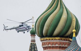Westerse landen hebben gezamenlijk een vuist gemaakt tegenover Moskou. Foto: één van de helikopters van de Russische president Vladimir Poetin in Moskou. beeld AFP, Mladen Antonov