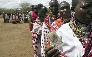 Privacy hangt in Oost-Afrika sterk samen met persoonlijke waardigheid. Veel stammen houden daarom van bedekkende kleding. Foto: leden van Maasai-stam.  beeld AFP, Simon Maina