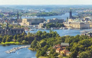 Het Zweedse Koninklijk Paleis ligt op het eiland Gamla Stan in Stockholm.
