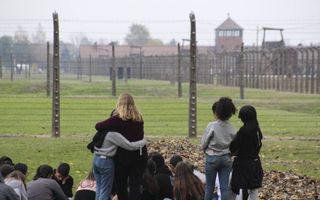 Verdriet bij joodse jongeren over de verschrikkingen in vernietigingskamp Birkenau.Verdriet bij joodse jongeren over de verschrikkingen in vernietigingskamp Birkenau. beeld RD
