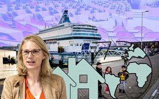 Een cruiseschip met daarvoor een vrouw die een bril draagt. 